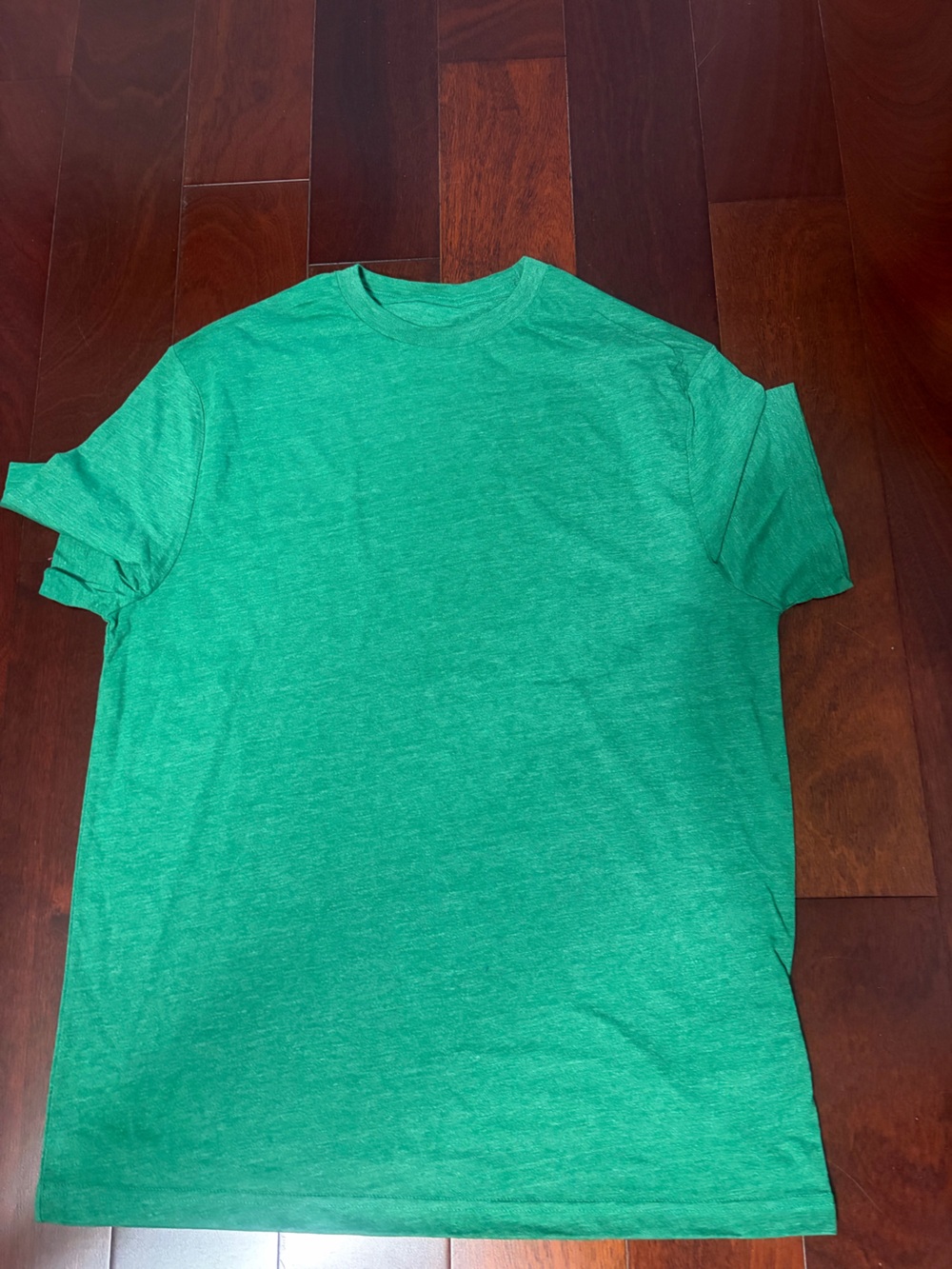 Men’s Plain Green Tee - Lightweight Crew Neck. Count 6